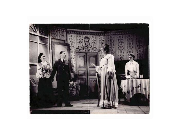 участники драмкружка белореченского железнодорожного клуба на сцене 1950-е фото Нестерова Петра Ивановича