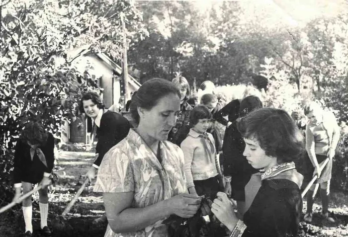шк 68, учитель биологии Нина Алекс. 1977 г. Фото Миронова