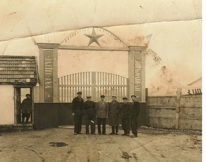 В октябре 1953 г. на восточной окраине БЛК был построен паркетный цех