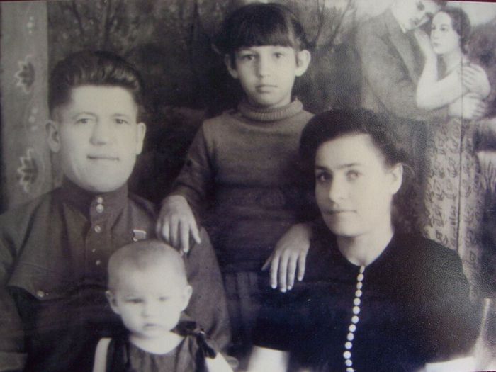 Сидоренко Г.С. с женой и детьми
